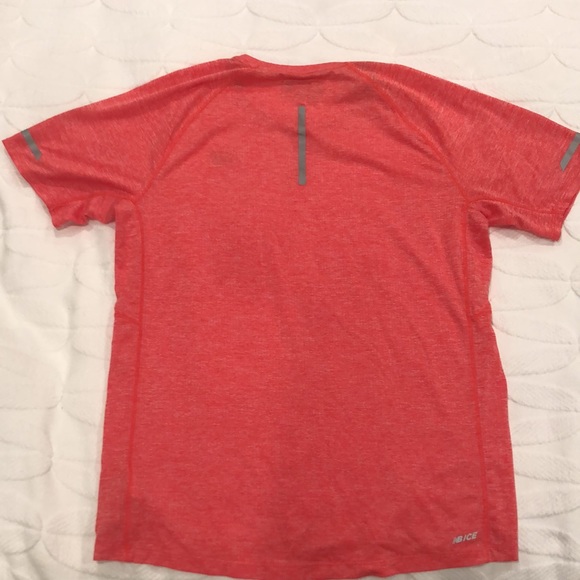 New Balance Men’s Tech Shirt - Picture 6 of 7